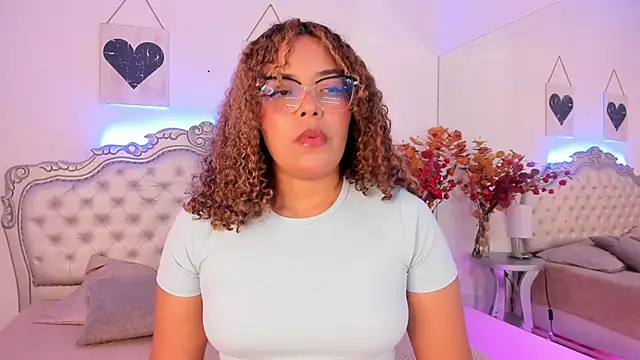 NiaColusi online show from September 8, 6:07 pm