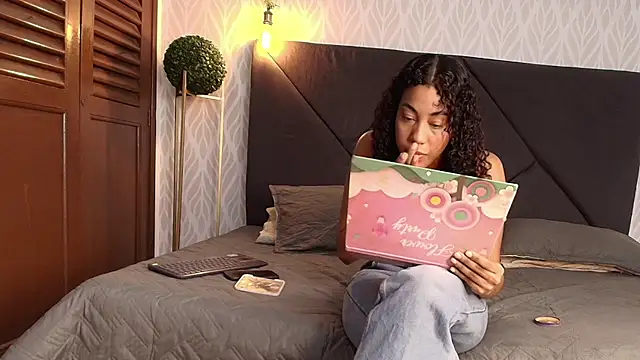 flavia cruz online show from November 11, 7:44 pm