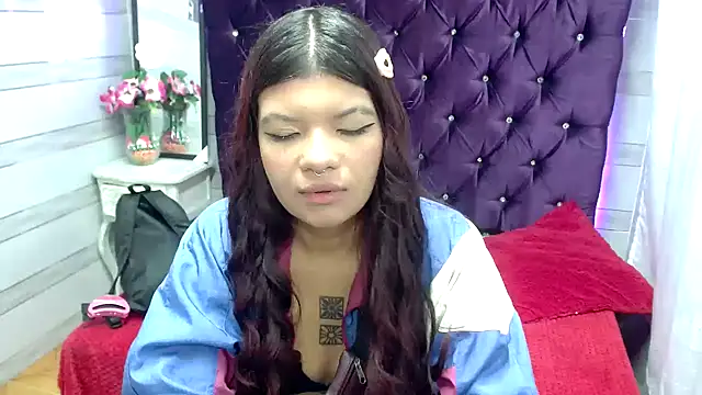 Snapshot of lorecherry chatting on September 13, 5:21 pm lorecherry online show from September 13, 5:21 pm