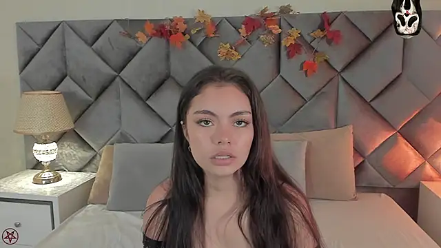 Snapshot of Luisa0110 chatting on October 9, 8:57 pm Luisa0110 online show from October 9, 8:57 pm