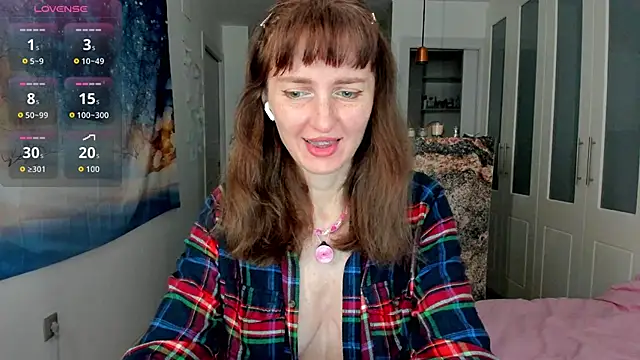 YourSexyNeighbour online show from December 15, 4:45 pm