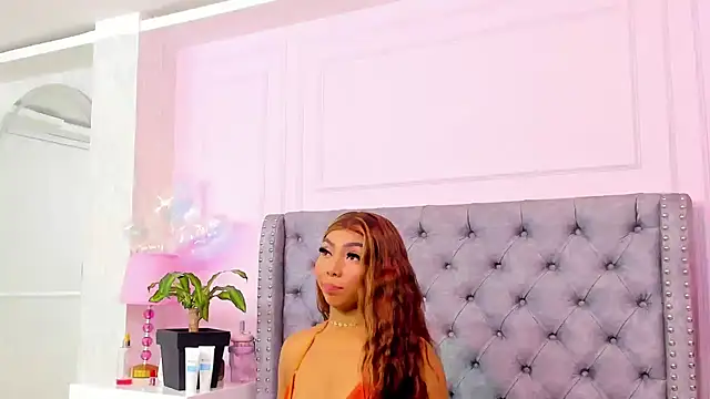 HaileeRoberts online show from April 8, 12:29 pm