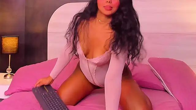 HaileeRoberts online show from October 23, 1:17 pm