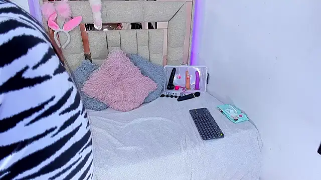 melody bonnet online show from March 5, 7:15 am