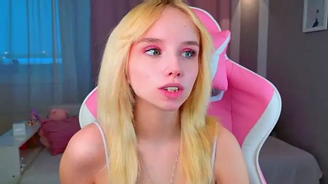 b4by LoL1 online show from March 1, 12:49 pm