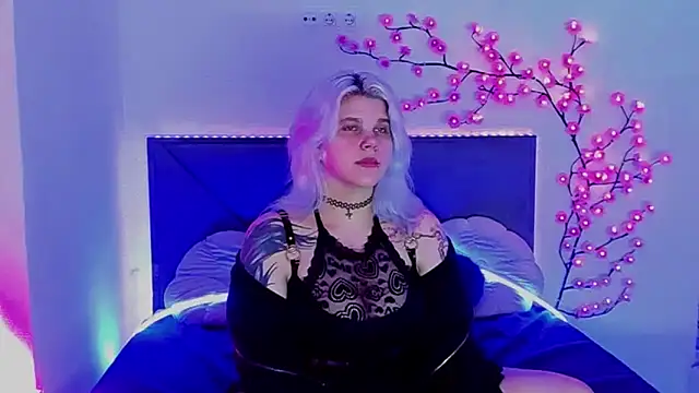 JoannLowe online show from May 14, 8:14 pm