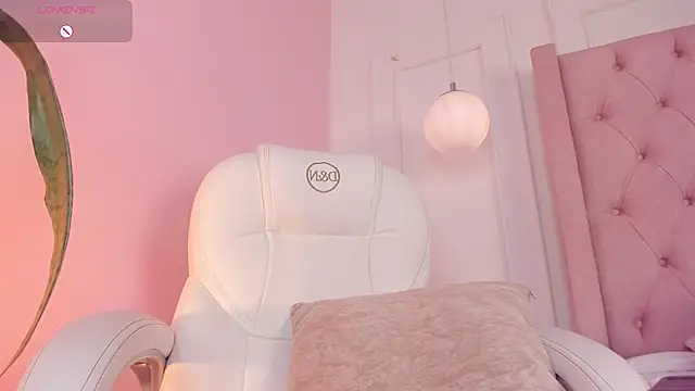 Lucy Vega online show from December 4, 4:59 am