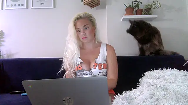 badblondebunny online show from June 7, 12:28 am