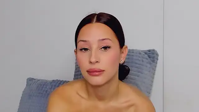 SelenaRousey online show from February 4, 8:17 am