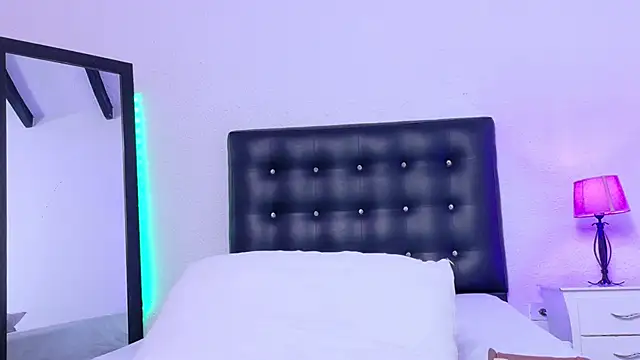 Skinny hottie18 online show from November 8, 5:18 pm