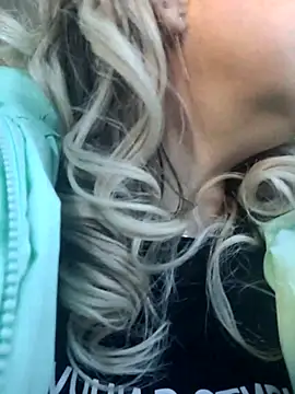 candy queeen online show from April 15, 2:45 am