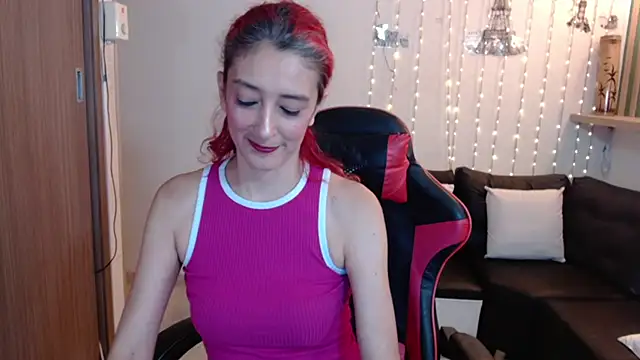 Ruby Your Milf online show from December 15, 7:19 pm