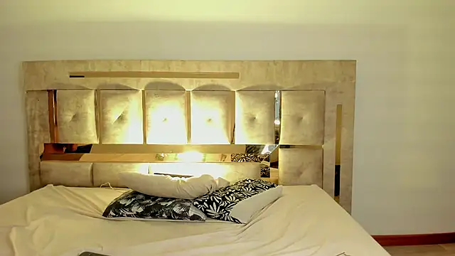 Ari sunshine  online show from November 15, 3:51 am