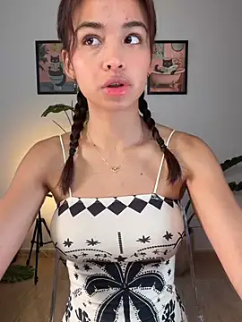 Adriennesexxx online show from June 5, 9:59 am