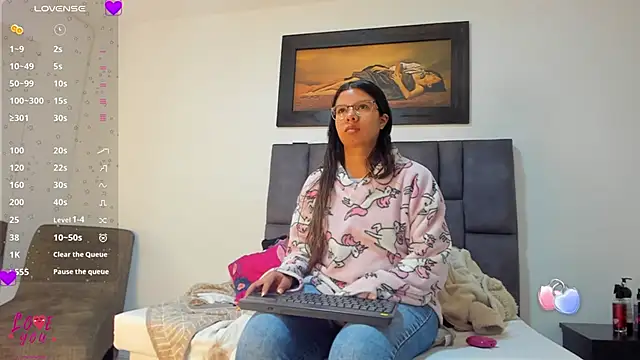 Vahiolet smith online show from February 3, 12:10 am