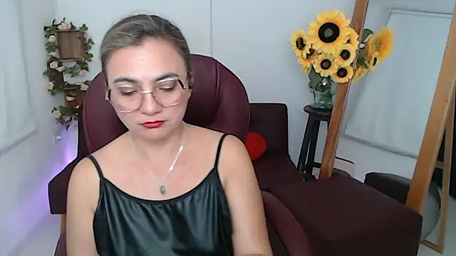 Ghada milf online show from June 6, 11:33 pm