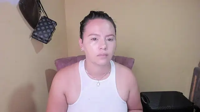 lauraguzman online show from May 28, 3:15 am