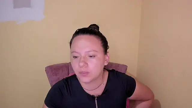 lauraguzman online show from July 17, 3:22 am