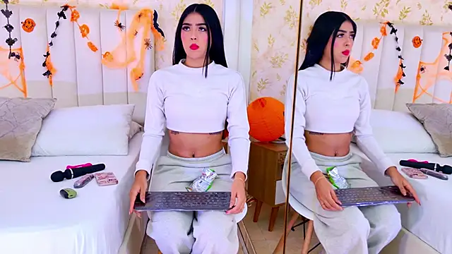 Mia-Monroe online show from October 27, 7:41 pm