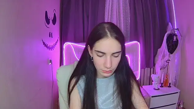 Snapshot of NikaStark_ chatting on October 16, 7:44 am NikaStark online show from October 16, 7:44 am
