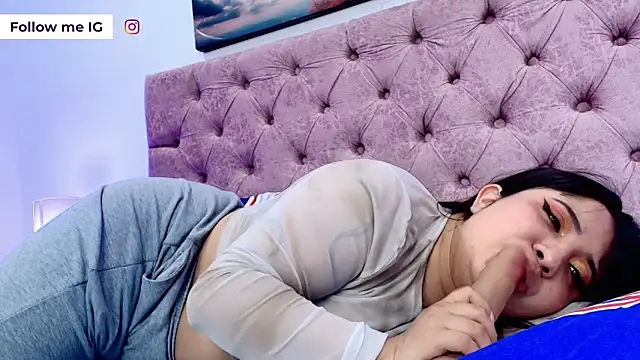 Emma monserrat online show from February 7, 1:20 am