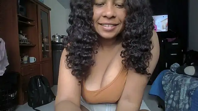 Snapshot of Ivon-09 chatting on October 18, 12:08 pm Ivon-09 online show from October 18, 12:08 pm