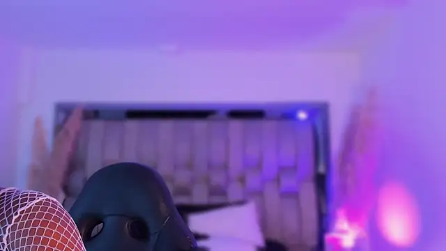 ChaynnaCooper online show from September 28, 3:35 am