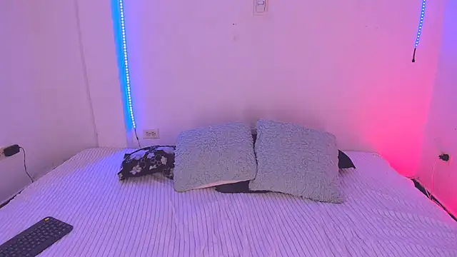 Emily Williams12 online show from April 14, 3:50 am