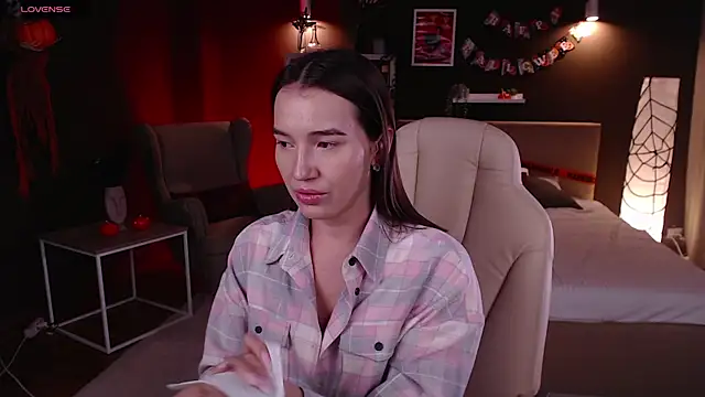 Bellla Haddid online show from October 23, 1:11 am