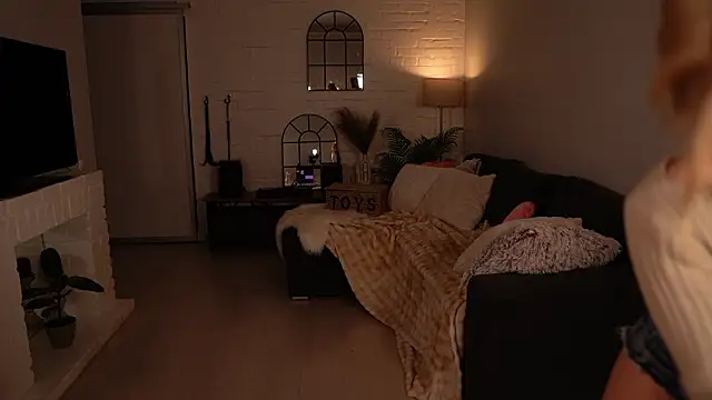 White-Mare online show from March 4, 5:30 pm