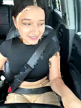 littlemelodi18 online show from October 6, 5:40 pm