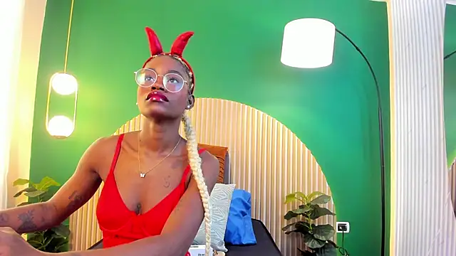 amber-hill online show from November 1, 6:12 pm