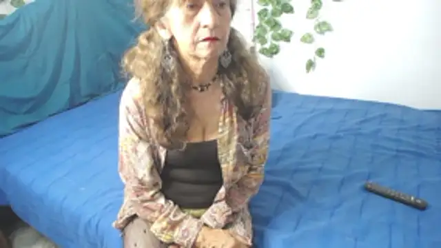 Snapshot of DominaLeona chatting on October 19, 9:17 pm DominaLeona online show from October 19, 9:17 pm