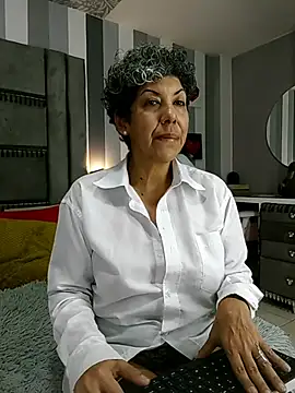 Julianewell online show from November 24, 12:40 pm