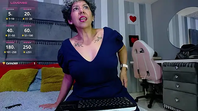 Julianewell online show from March 10, 12:31 pm