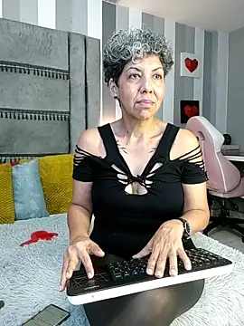 Julianewell online show from December 15, 12:21 pm