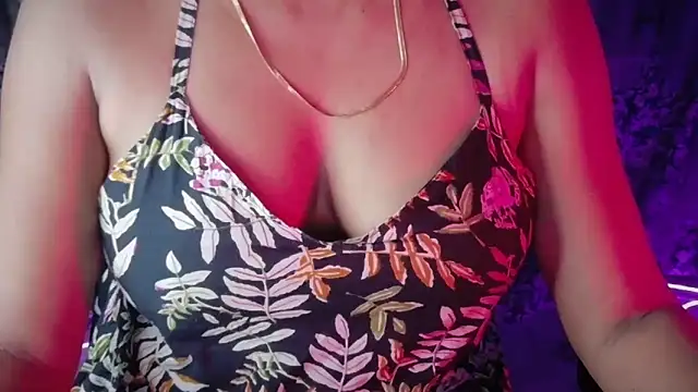SexyAndHottie online show from June 7, 4:58 pm