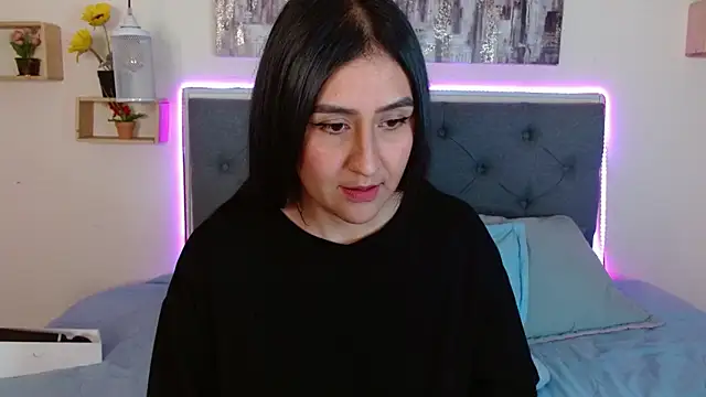 mia aira online show from September 30, 3:39 pm