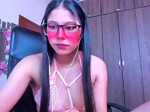 Snapshot of _ALLYSON18_ chatting on September 11, 1:55 pm ALLYSON18 online show from September 11, 1:55 pm