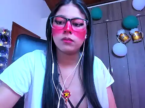 Snapshot of _ALLYSON18_ chatting on October 4, 1:06 pm ALLYSON18 online show from October 4, 1:06 pm