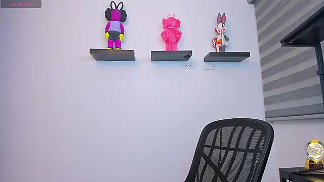 Gangster Girl online show from March 21, 7:13 am