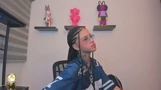 Gangster Girl online show from July 2, 3:23 am