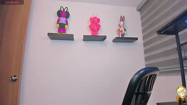 Gangster Girl online show from April 8, 11:51 pm