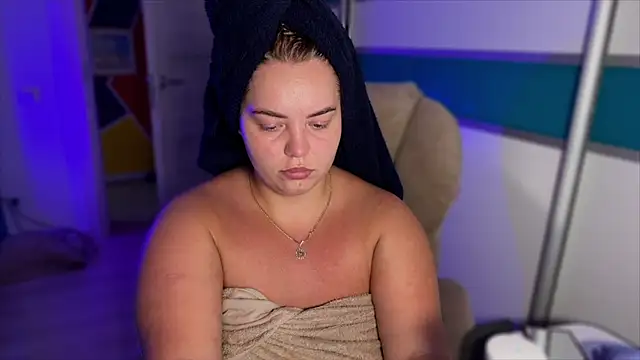 Snapshot of courteous_raspberrry chatting on September 23, 12:47 pm courteous raspberrry online show from September 23, 12:47 pm