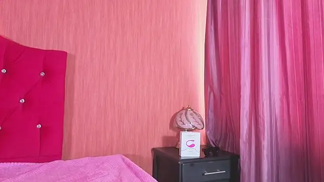 EmiGomez  online show from December 4, 2:08 pm