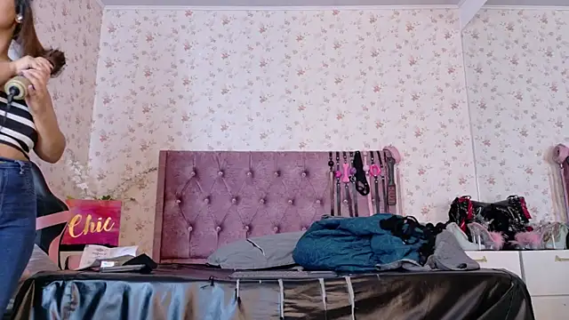 AvrillThomas online show from November 17, 3:57 pm