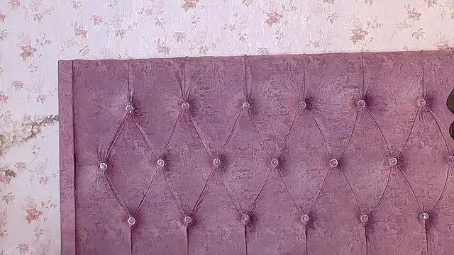 AvrillThomas online show from December 17, 6:45 pm