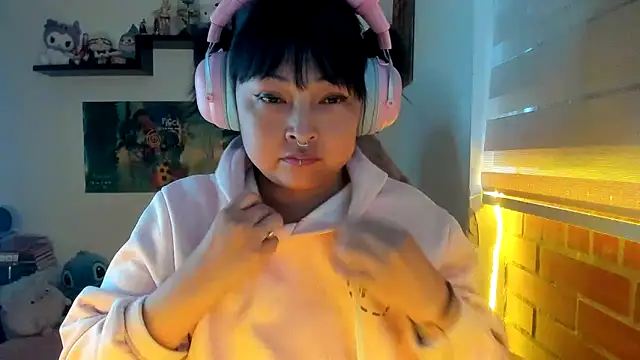 Shaddycute  online show from February 23, 12:15 pm