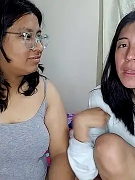 sarah12333 online show from June 20, 5:00 am