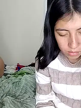 sarah12333 online show from June 21, 5:11 am